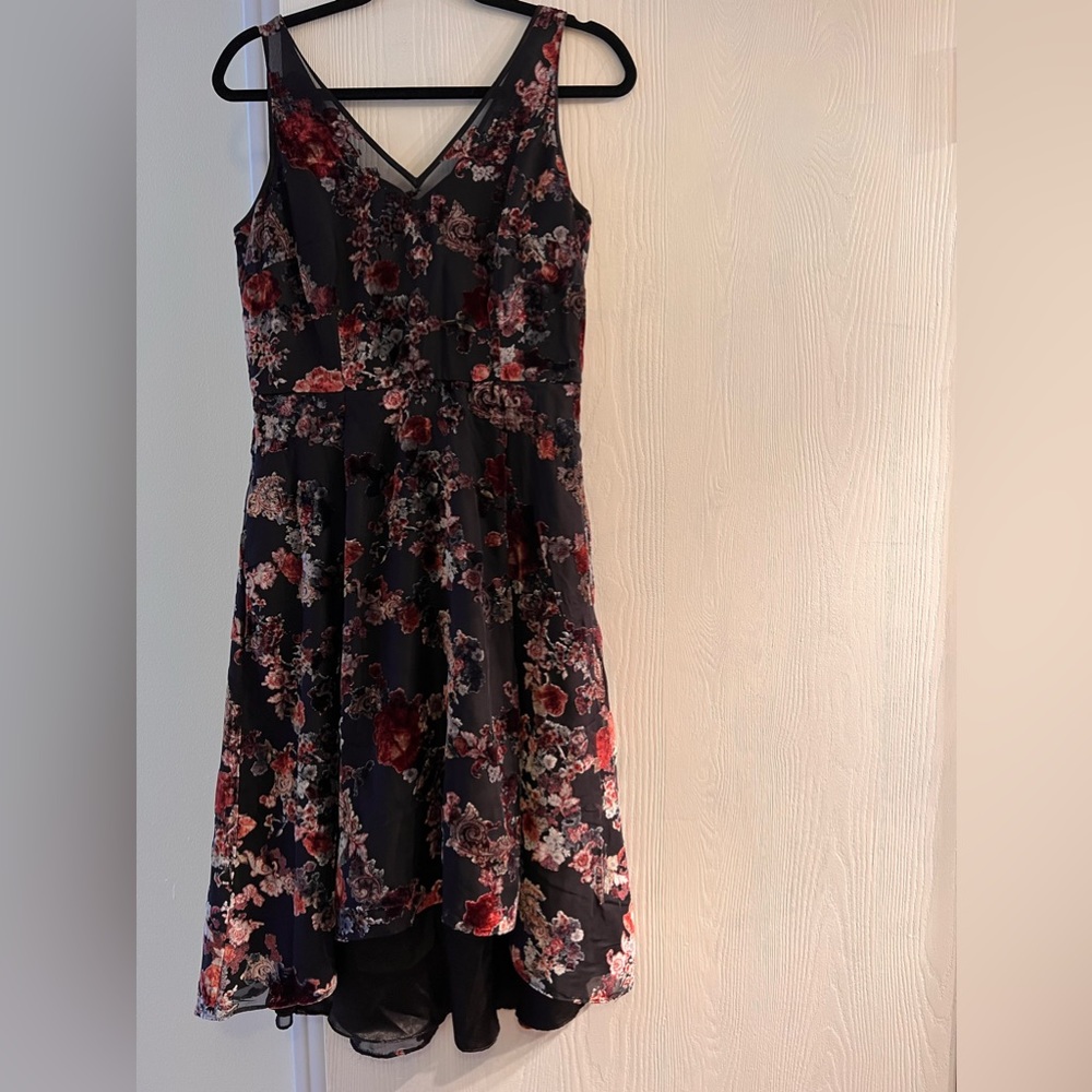 Gorgeous dress by black and white in size 4
